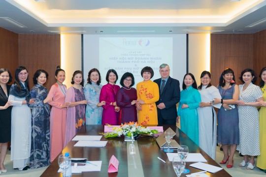HIỆP HỘI NỮ DOANH NHÂN TP HÀ NỘI KÝ THỎA THUẬN HỢP TÁC VỚI DIỄN ĐÀN PHỤ NỮ VIỆT NAM TẠI CHÂU ÂU